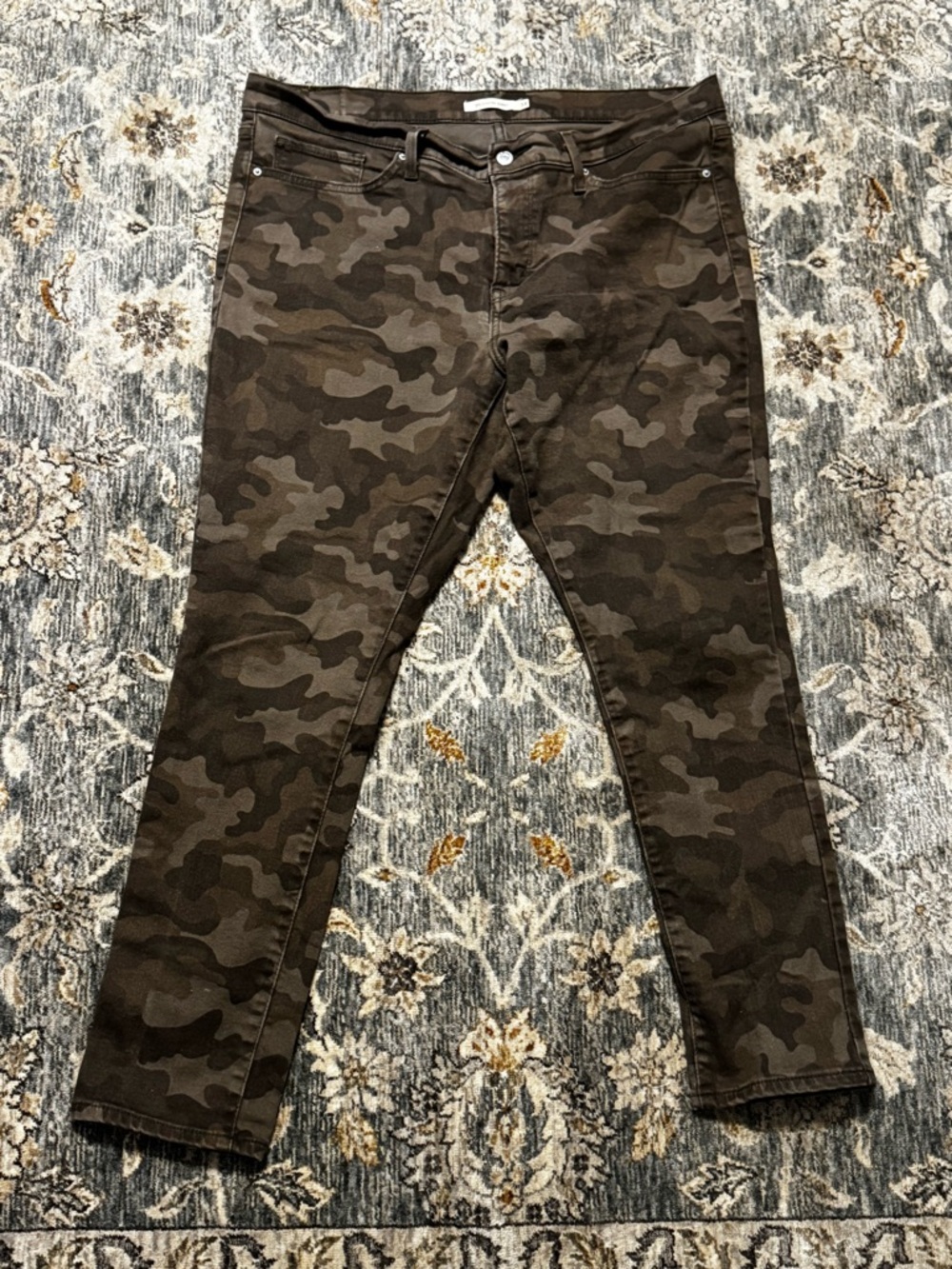 Levi size 34 Camo Women's Skinny slim fit  Jeans